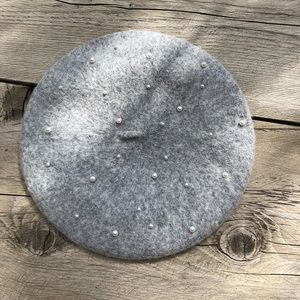 NWT Pearl Nine West Beret